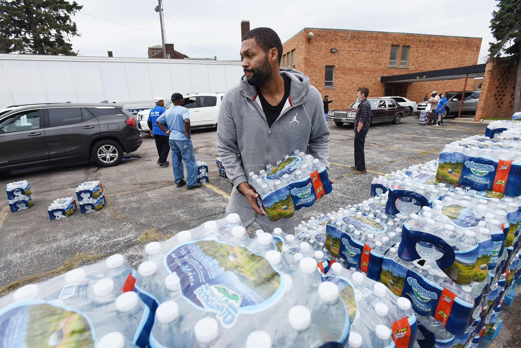 211016-HP-bh-water-volunteers3-photo.jpg